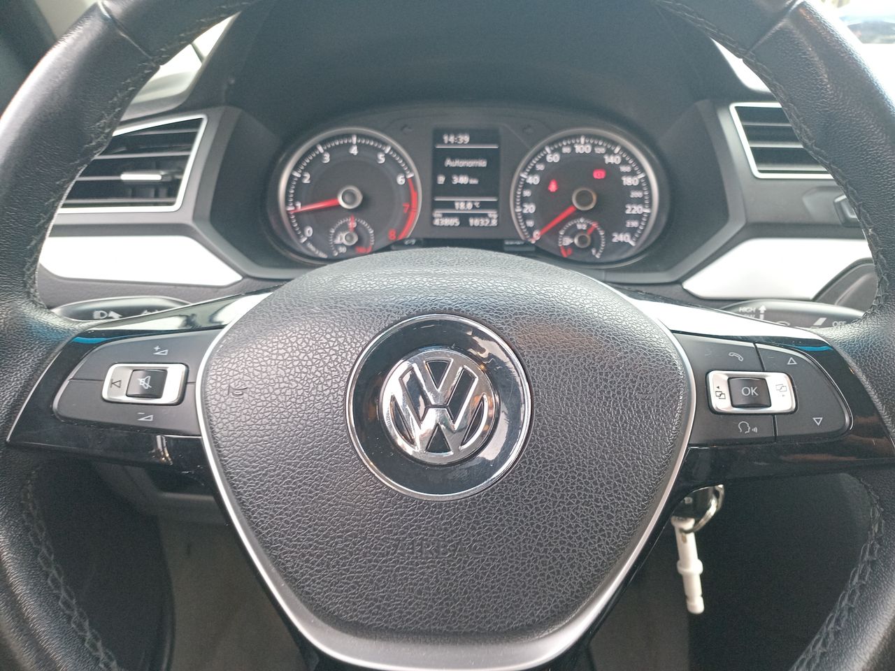 VOLKSWAGEN - 16