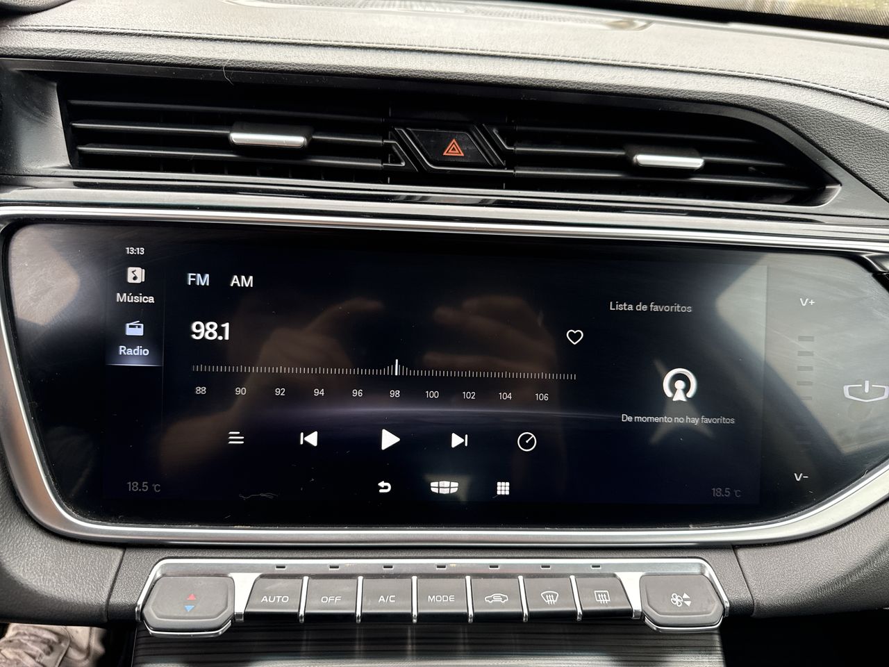 Geely Azkarra — foto 20 de 26