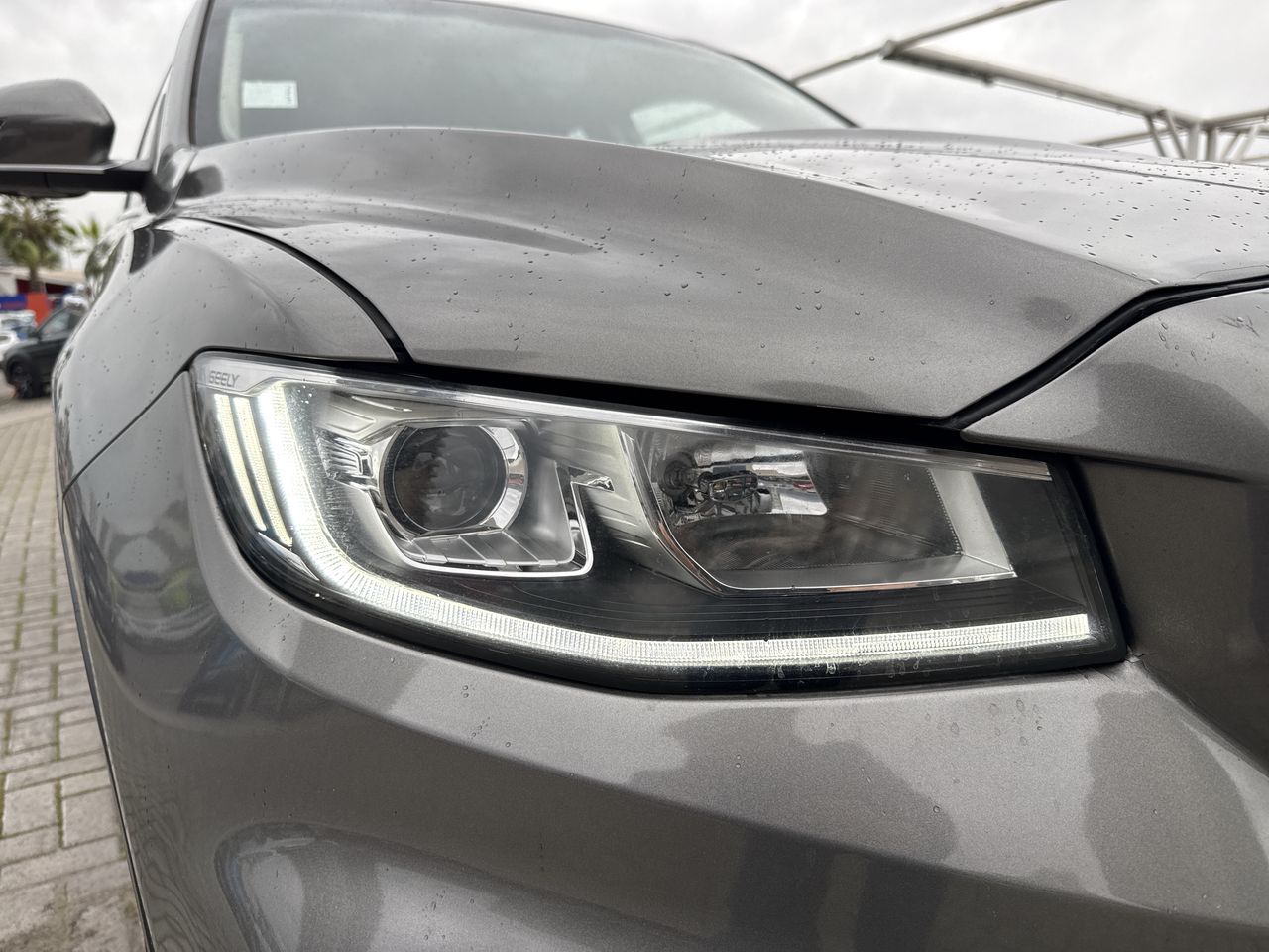 Geely Azkarra — foto 11 de 26