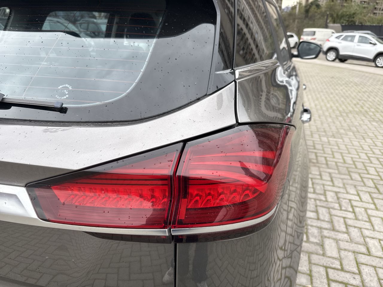 Geely Azkarra — foto 12 de 26