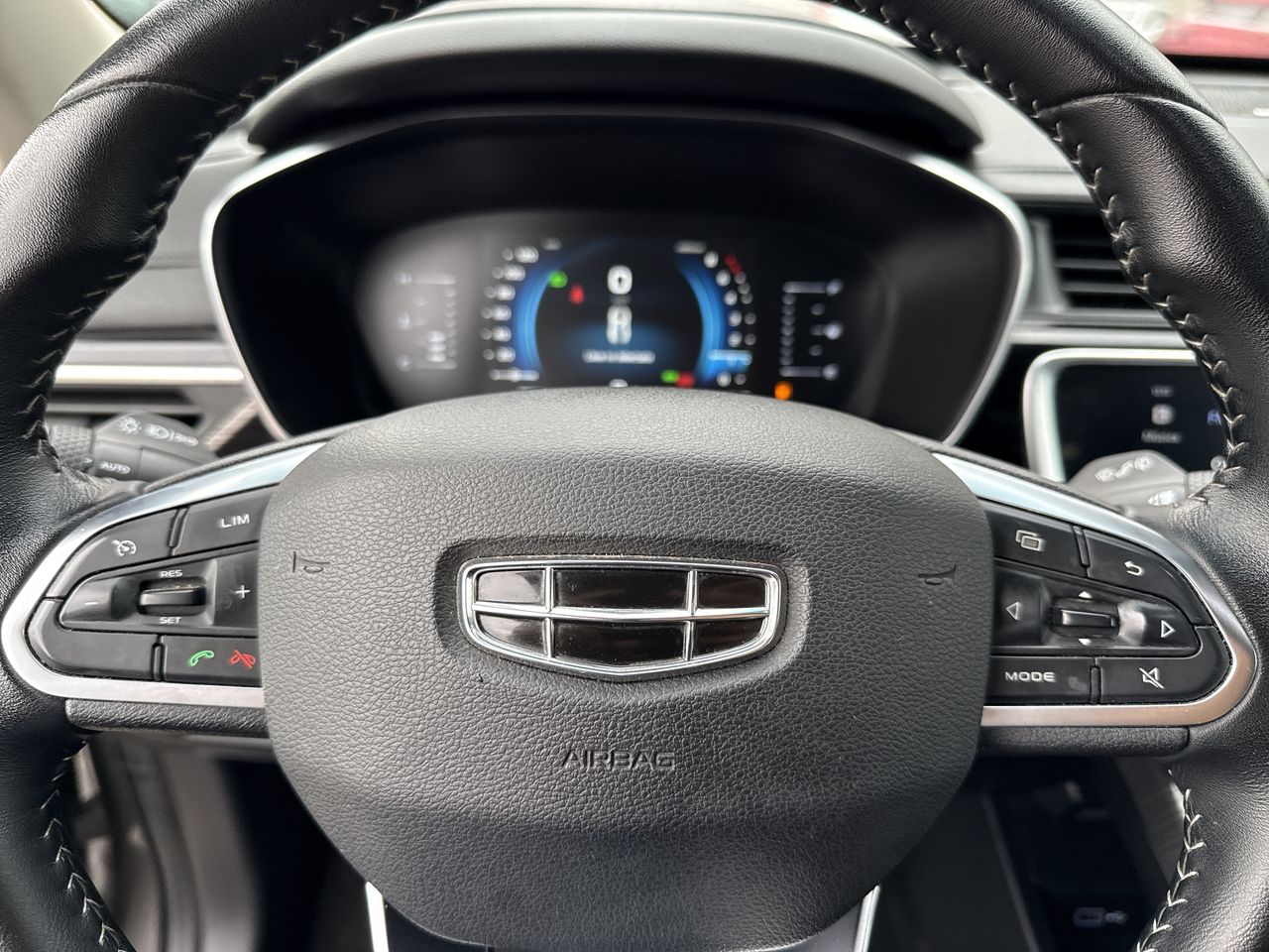 Geely Azkarra — foto 18 de 26
