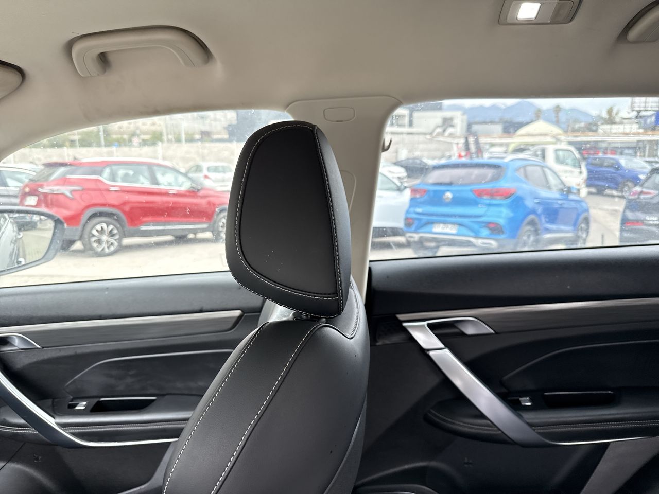Geely Azkarra — foto 4 de 26