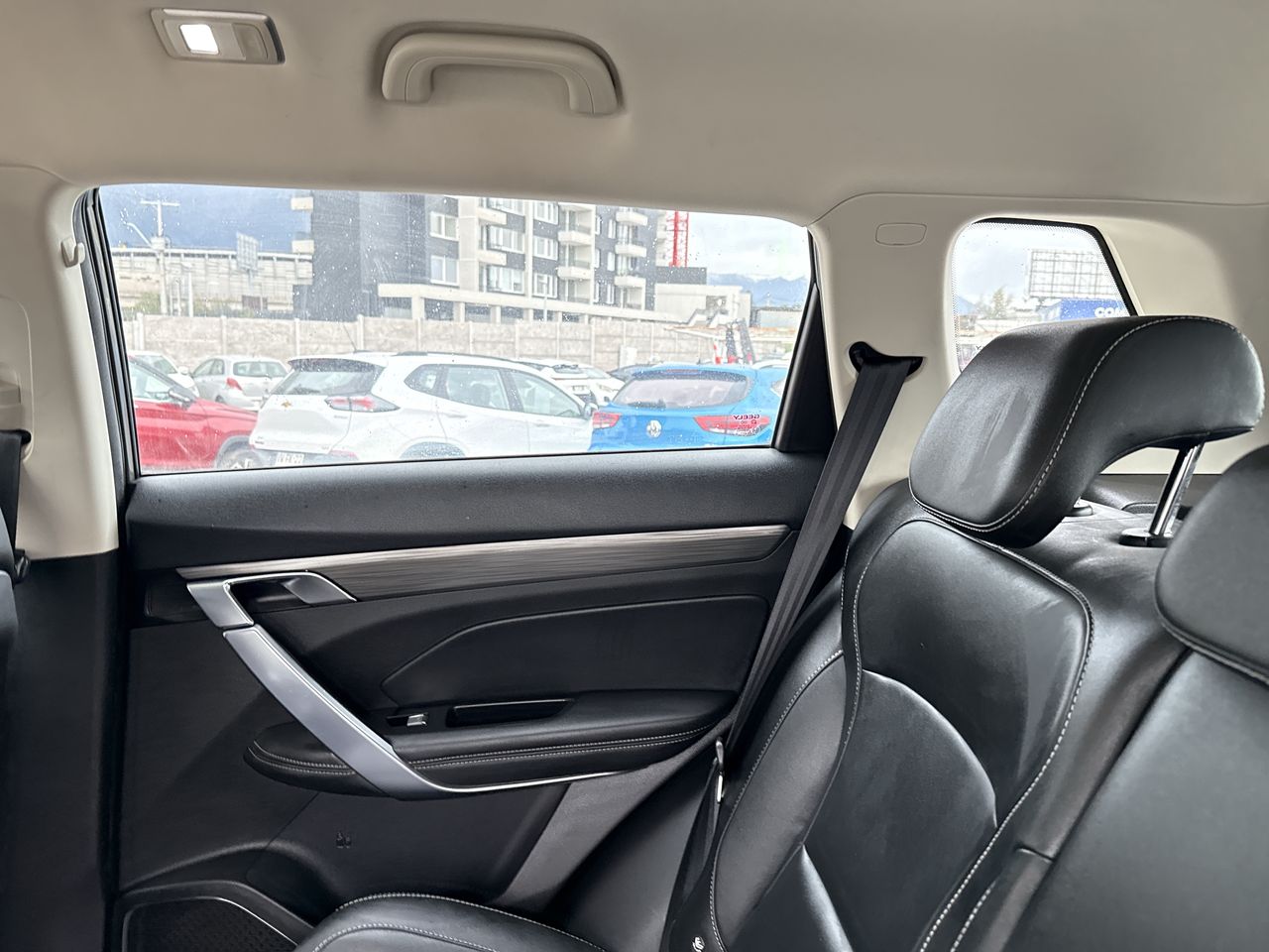 Geely Azkarra — foto 5 de 26