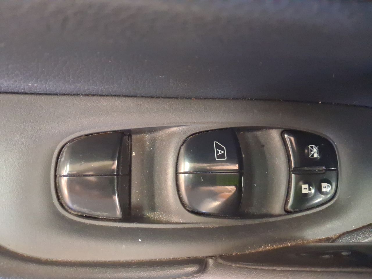 NISSAN - 14
