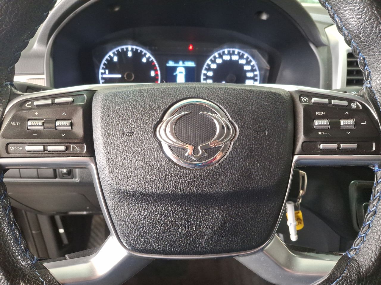 SSANGYONG - 26