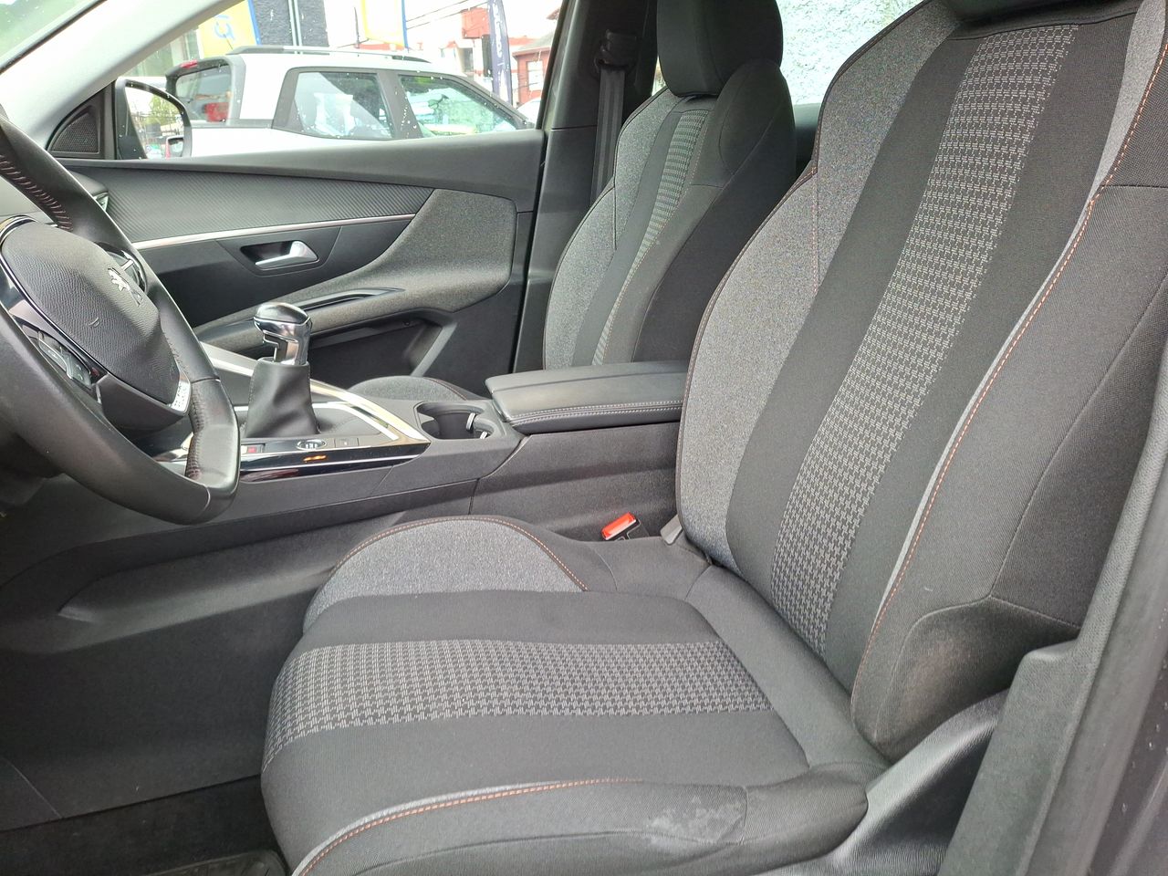 Land Rover Range Rover Evoque — foto 24 de 35