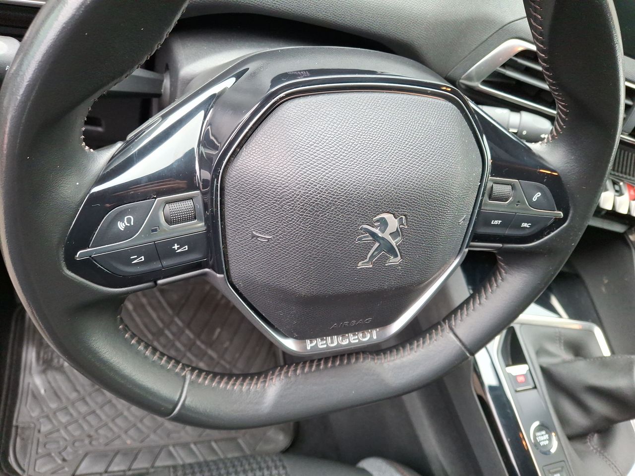 Land Rover Range Rover Evoque — foto 26 de 35