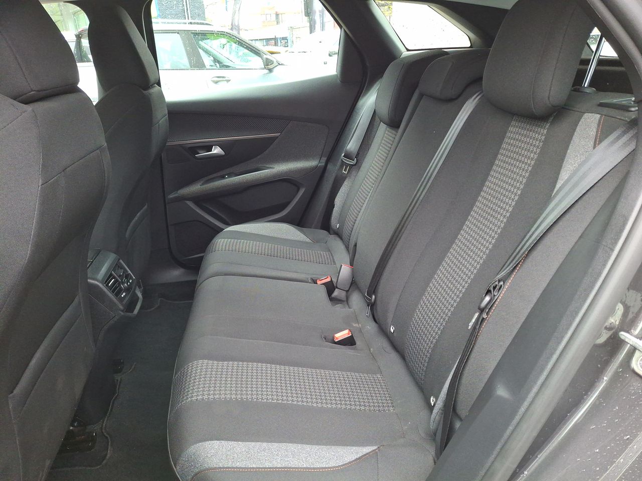 Land Rover Range Rover Evoque — foto 13 de 35