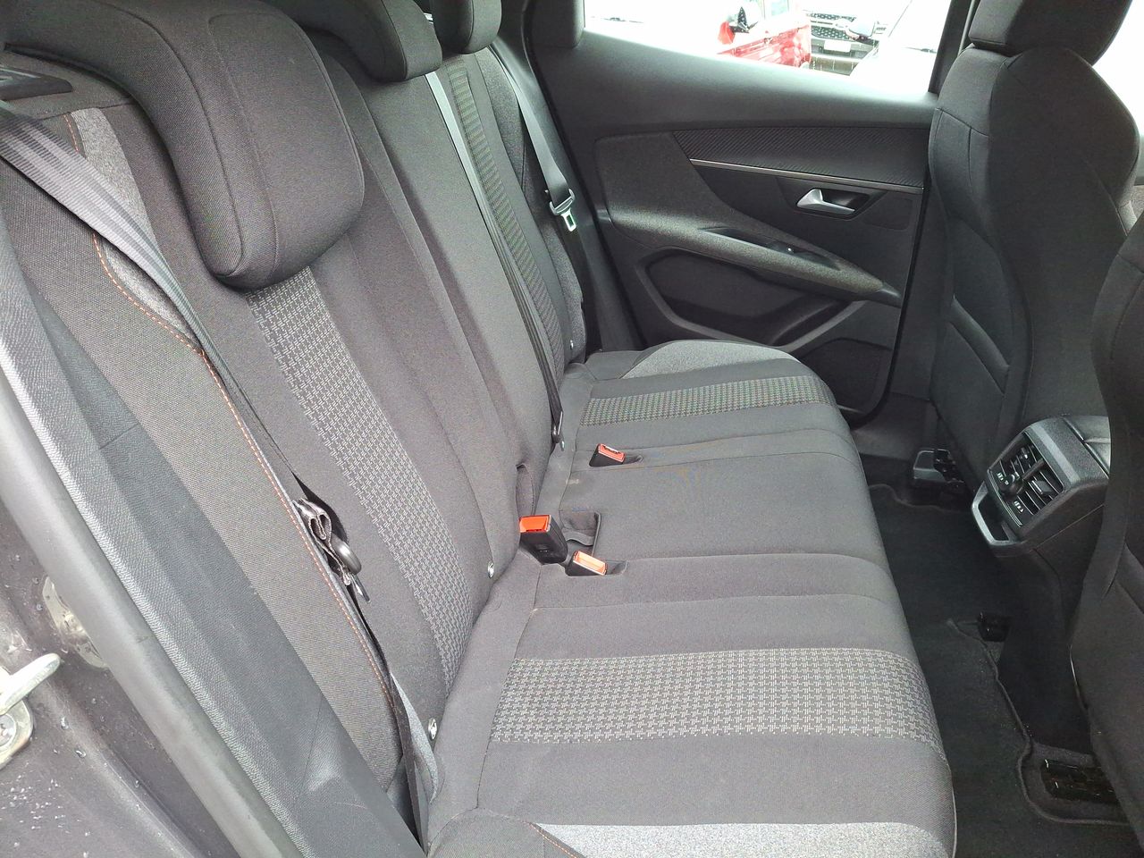 Land Rover Range Rover Evoque — foto 15 de 35
