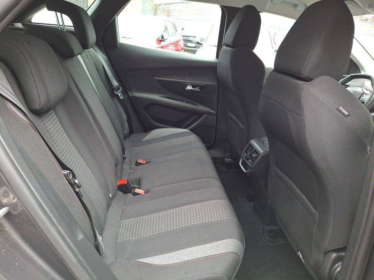 Land Rover Range Rover Evoque — foto 16 de 35