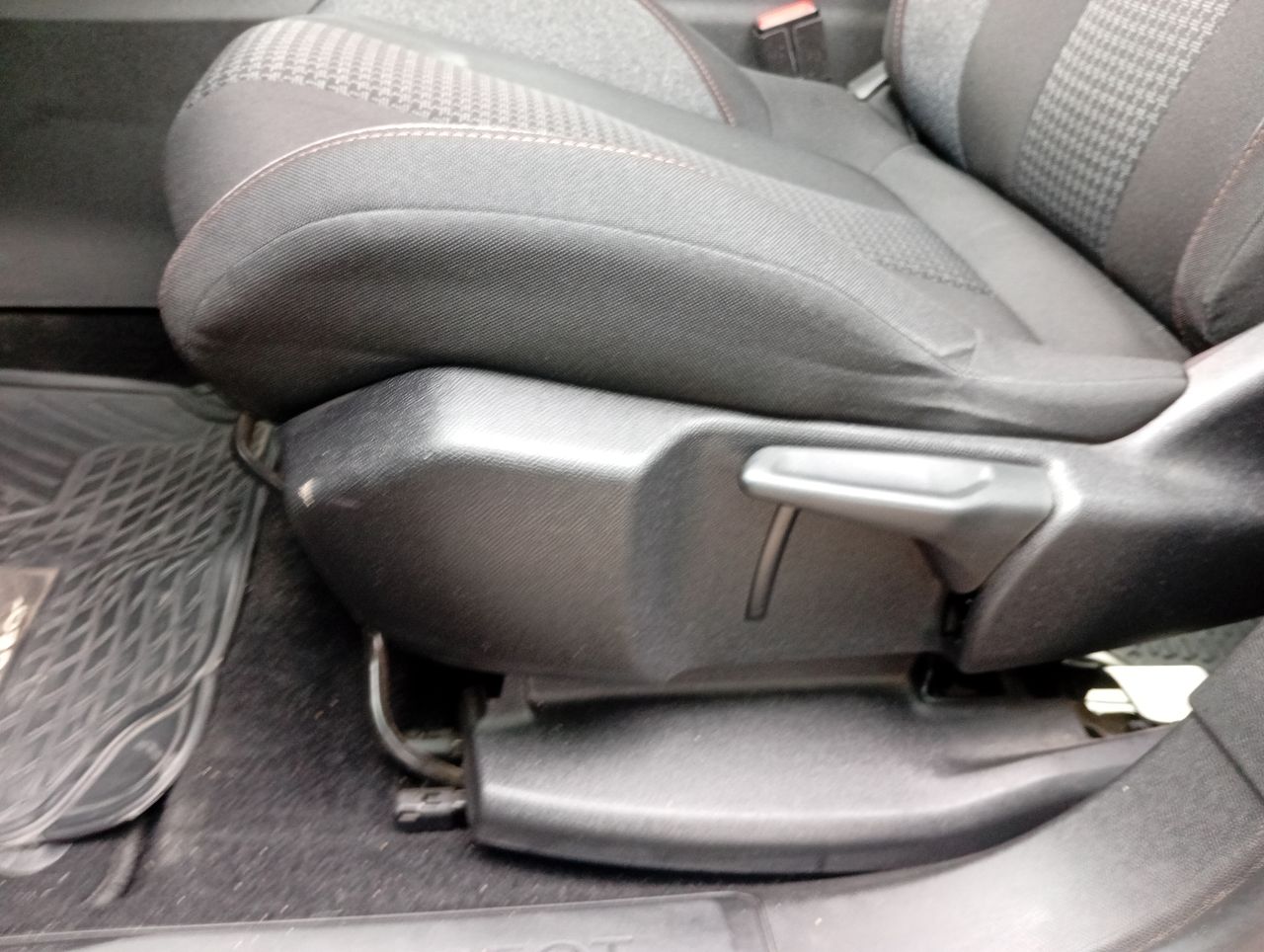 Peugeot 3008 — foto 22 de 34