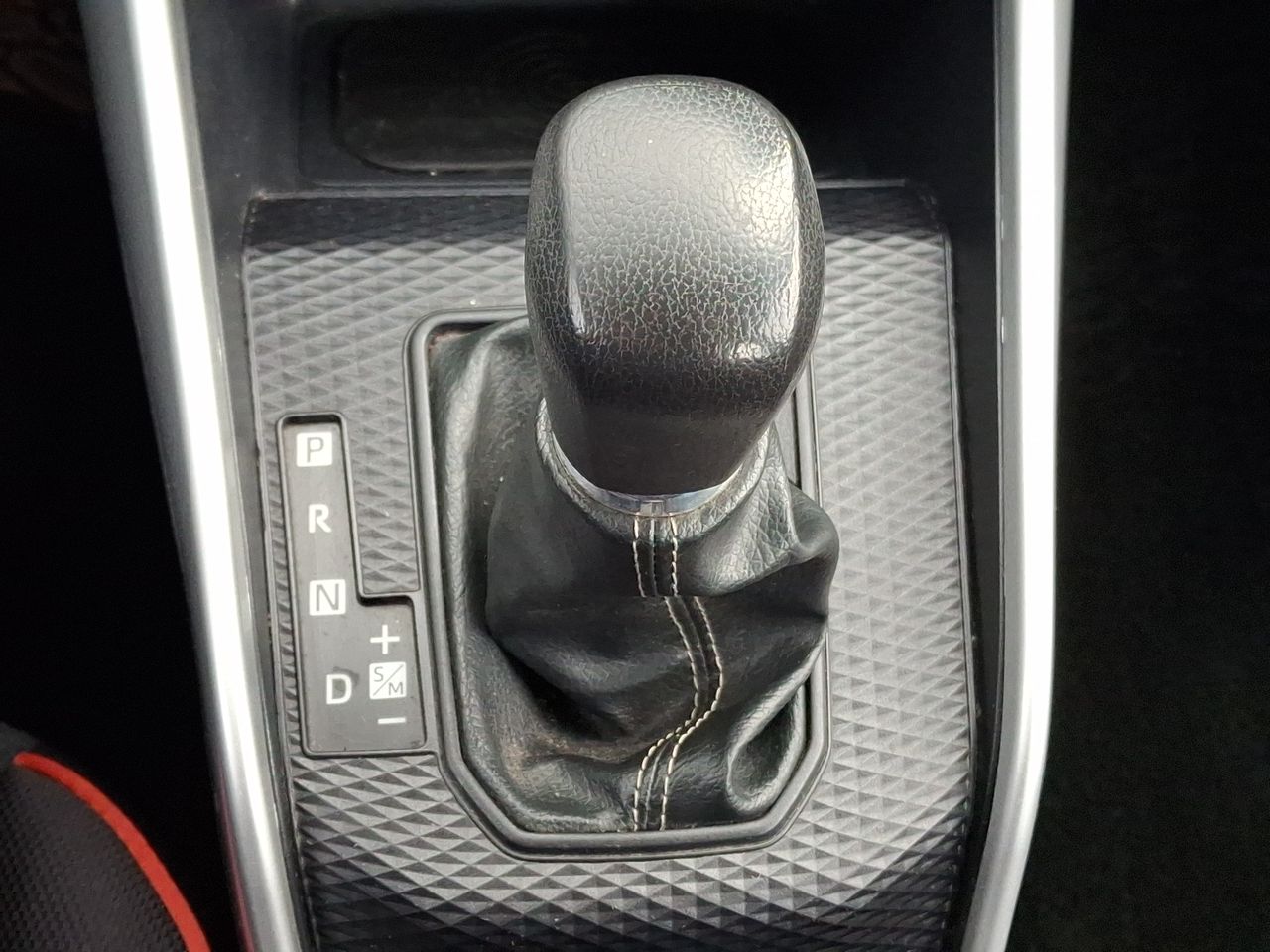 Toyota Raize — foto 22 de 25