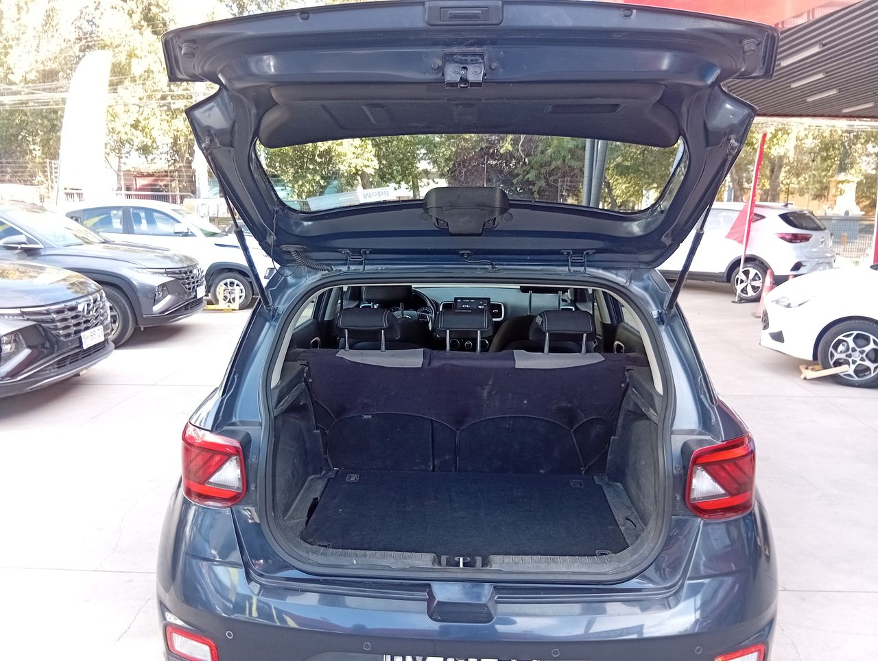 HYUNDAI - 18