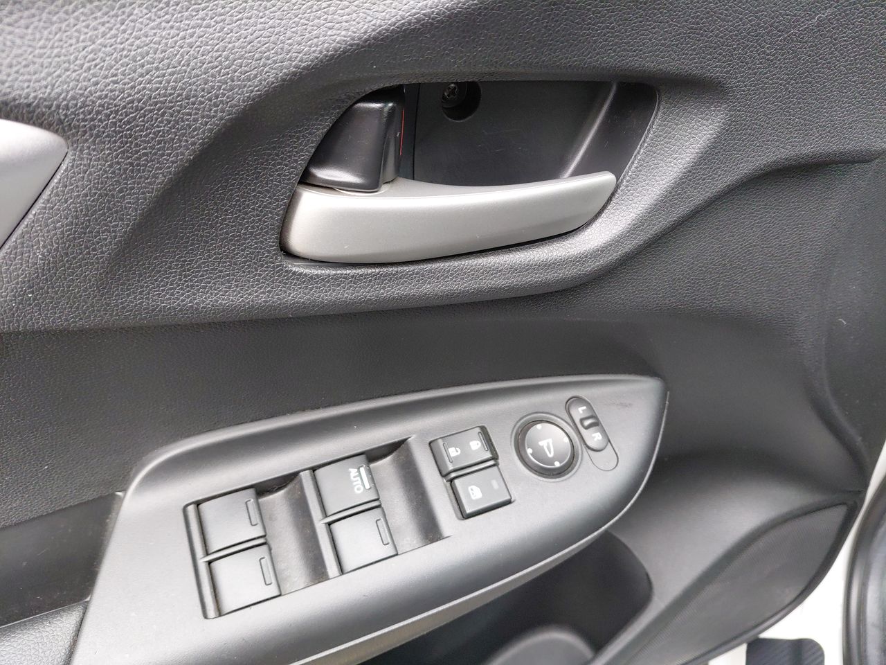Honda WR-V — foto 13 de 26