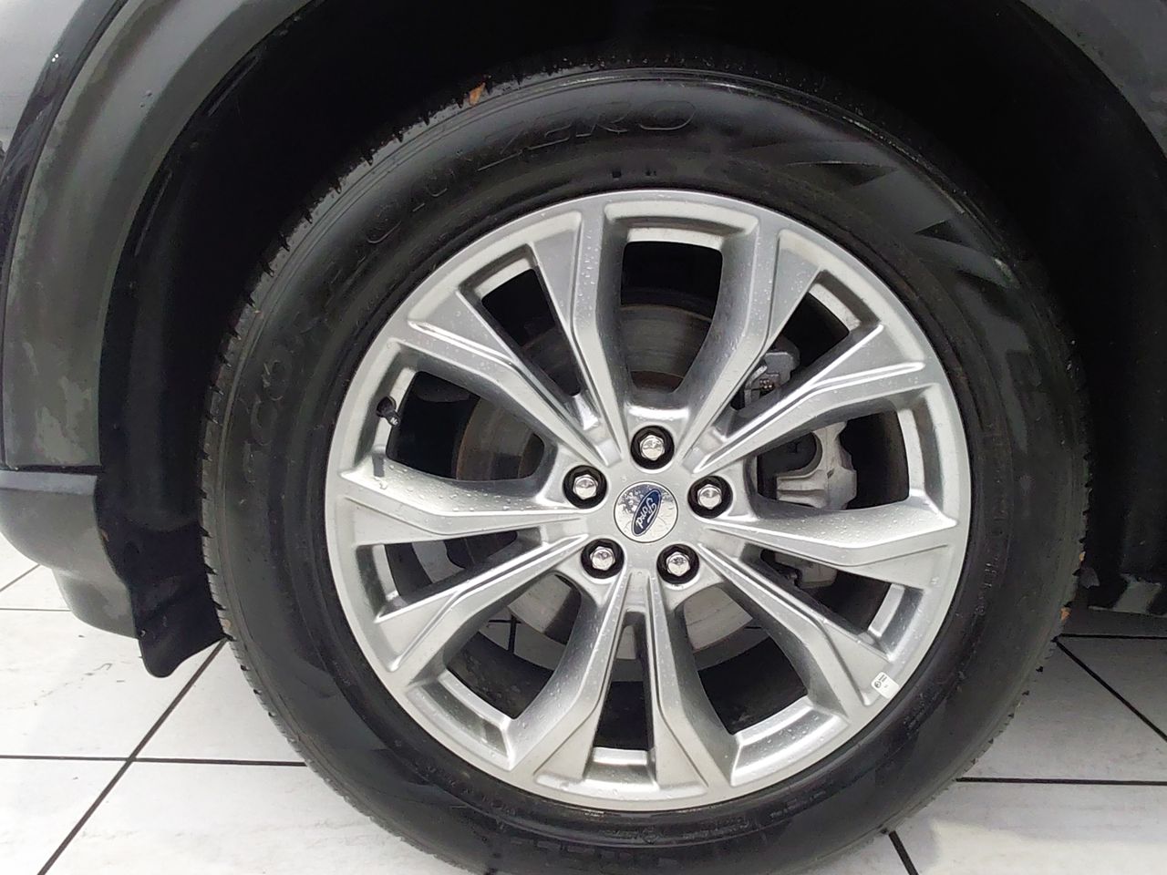 Ford Explorer — foto 10 de 28