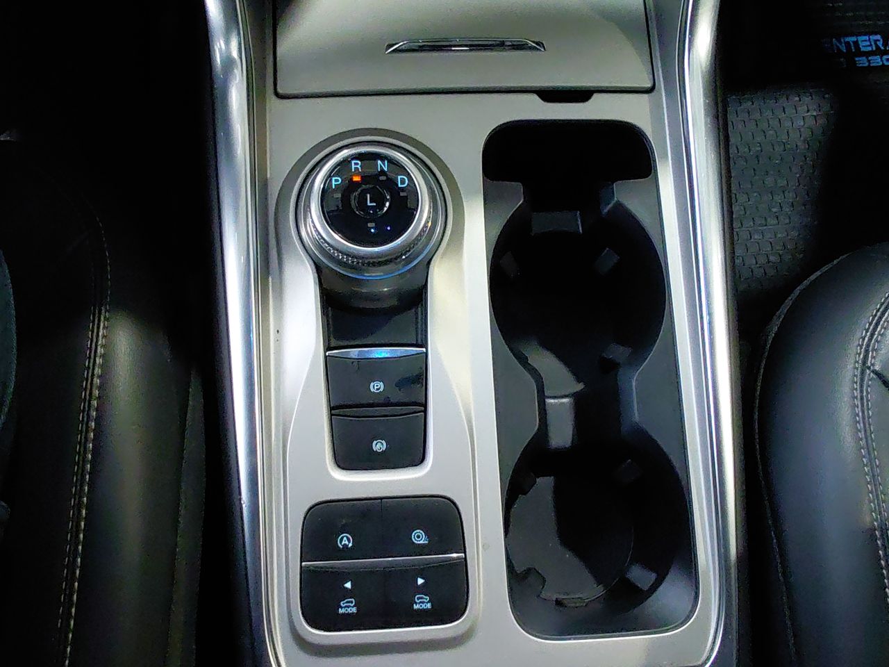 Ford Explorer — foto 24 de 28