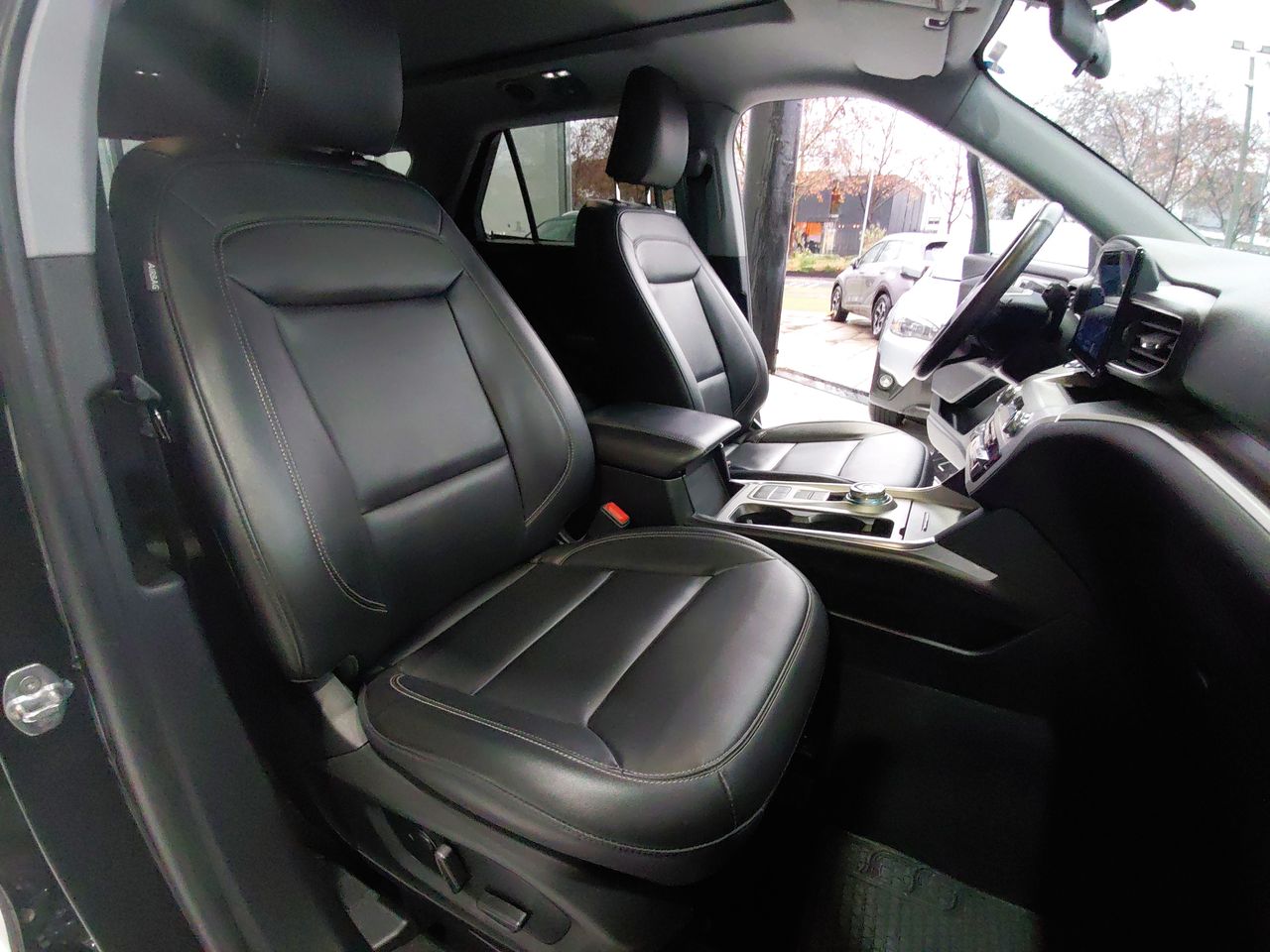 Ford Explorer — foto 27 de 28