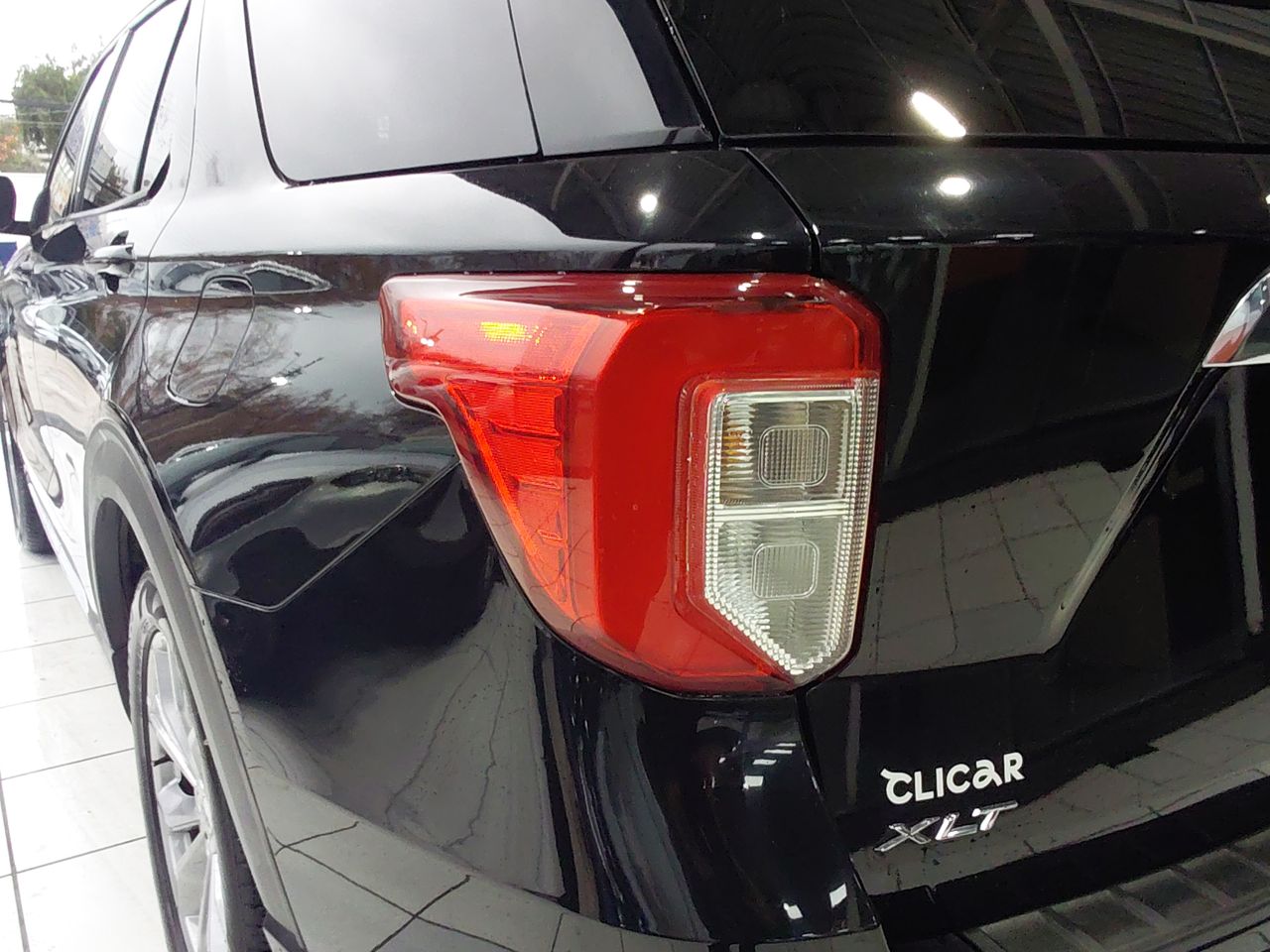 Ford Explorer — foto 13 de 28