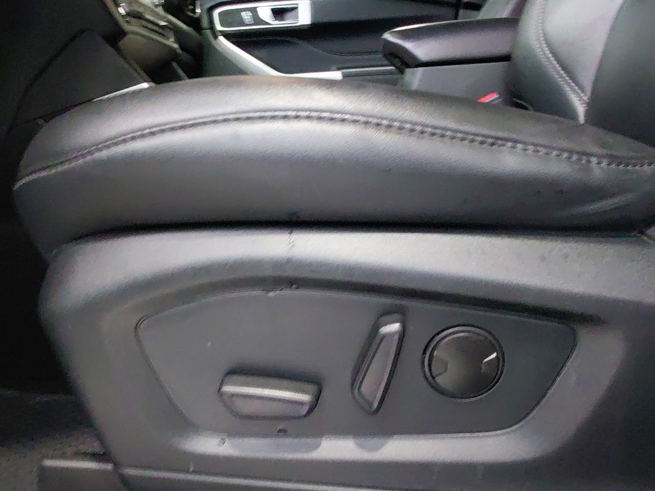 Ford Explorer — foto 16 de 28