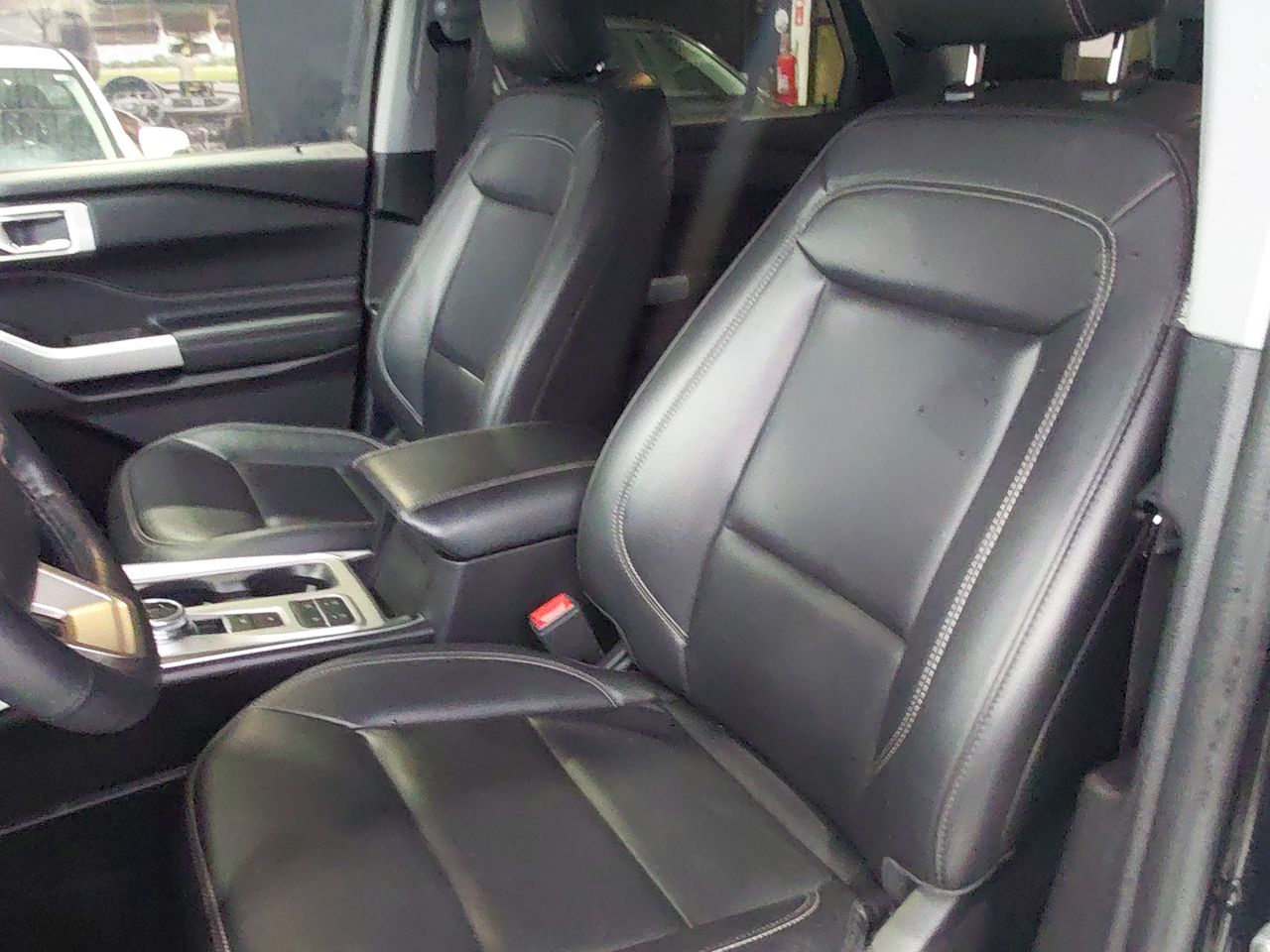 Ford Explorer — foto 17 de 28