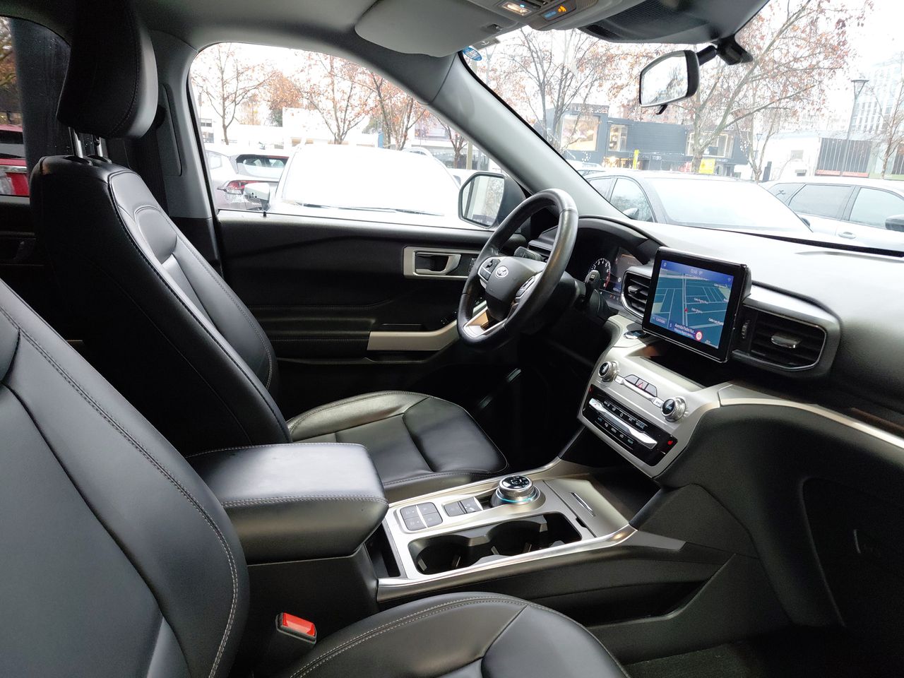 Ford Explorer — foto 8 de 28