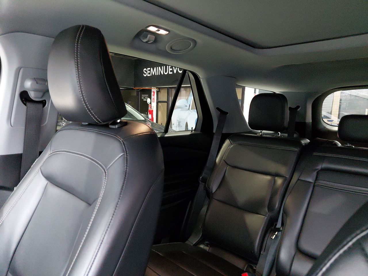 Ford Explorer — foto 9 de 28