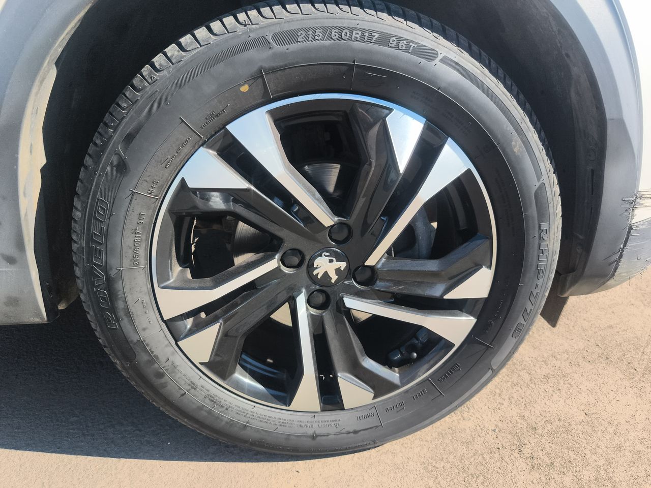 Peugeot 2008 — foto 16 de 33