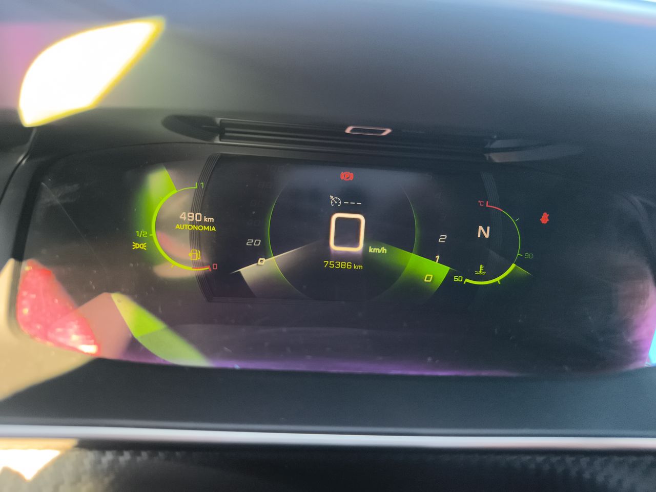 Peugeot 2008 — foto 26 de 33