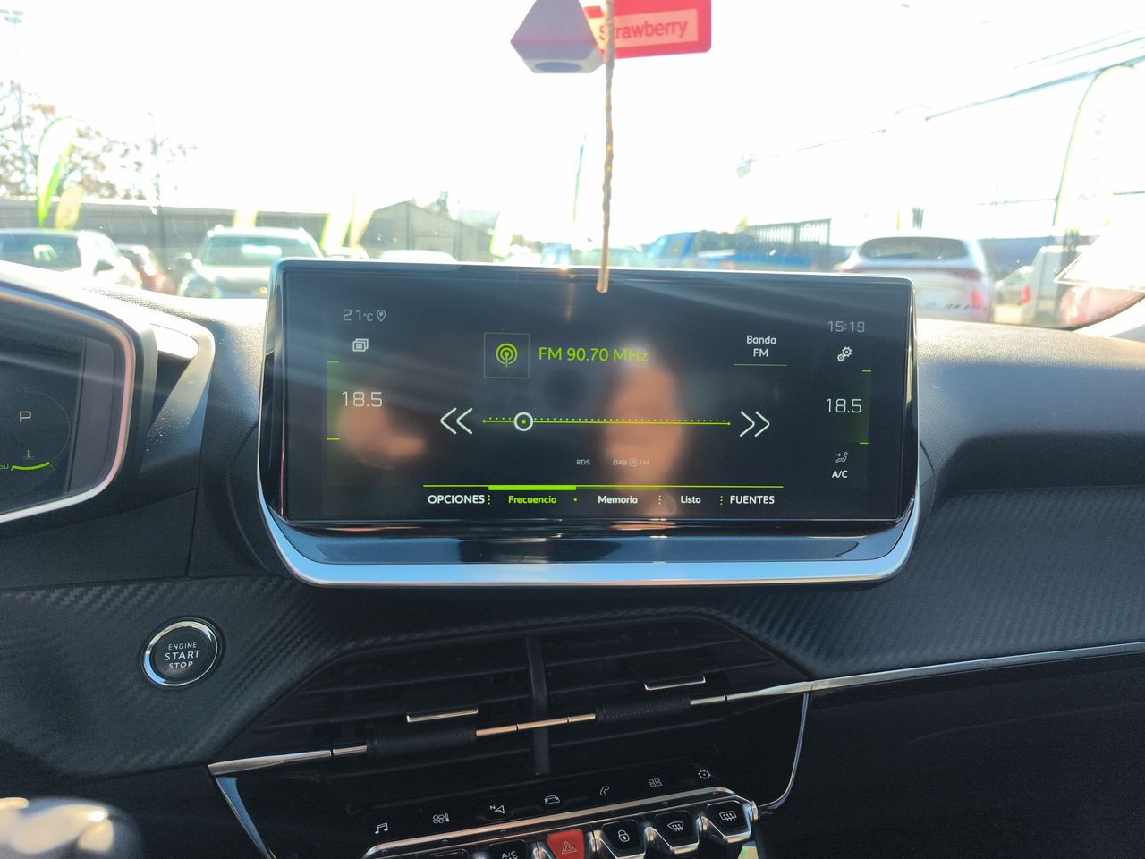 Peugeot 2008 — foto 27 de 33