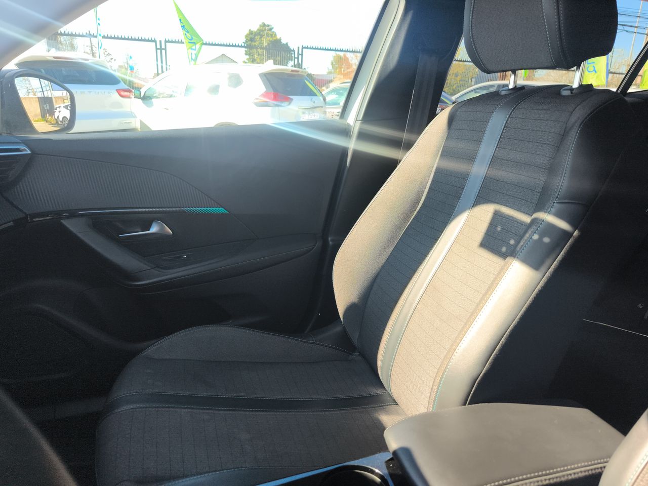 Peugeot 2008 — foto 31 de 33