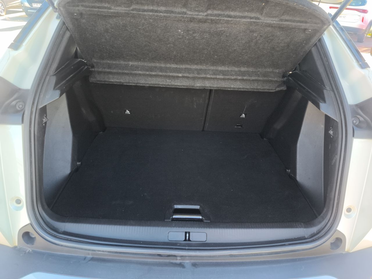 Peugeot 2008 — foto 20 de 33