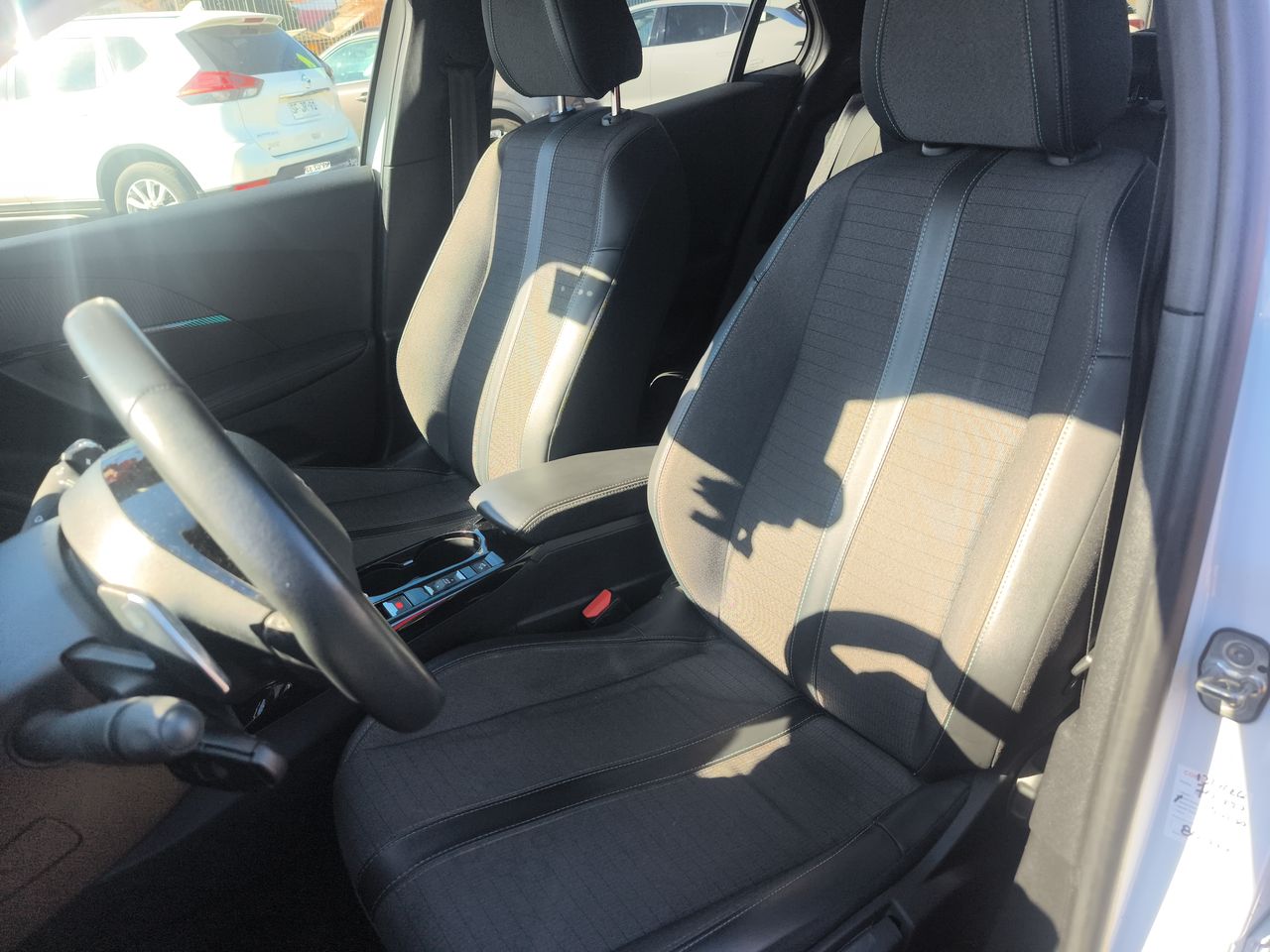 Peugeot 2008 — foto 23 de 33