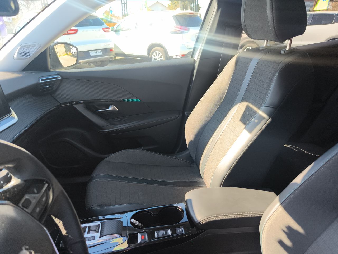 Peugeot 2008 — foto 11 de 33