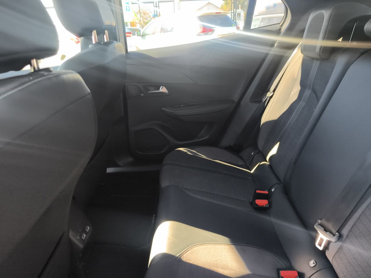 Peugeot 2008 — foto 12 de 33