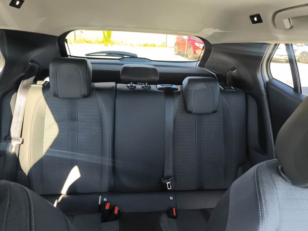 Peugeot 2008 — foto 13 de 33