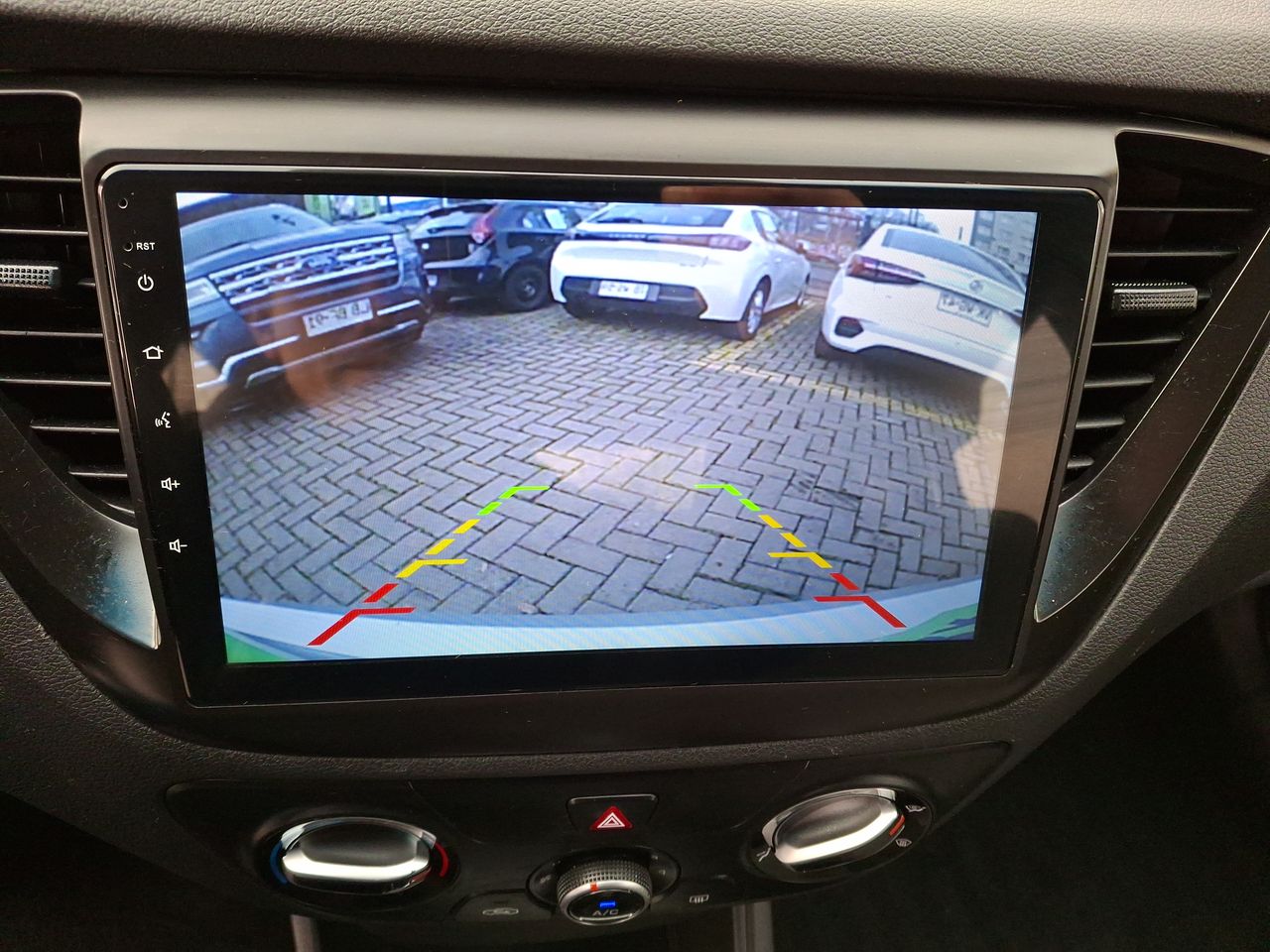 Hyundai Accent — foto 30 de 36