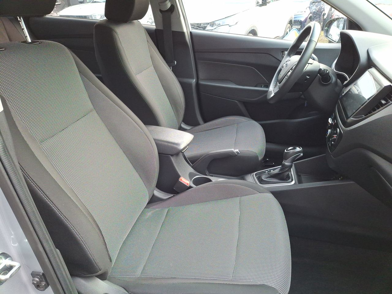 Hyundai Accent — foto 34 de 36