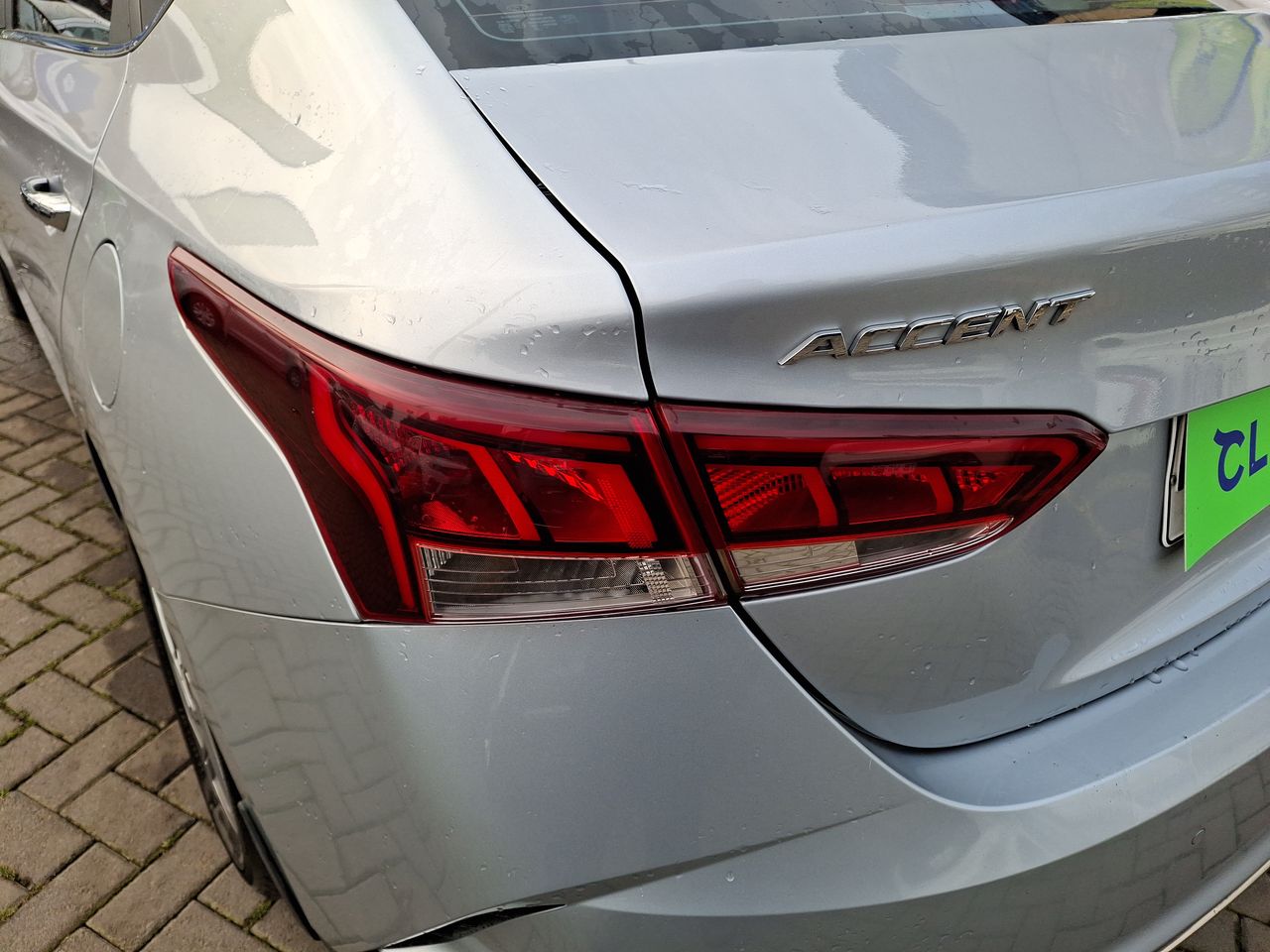 Hyundai Accent — foto 21 de 36
