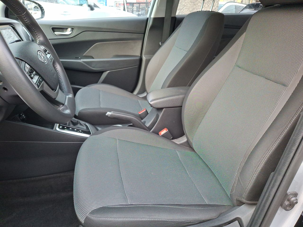 Hyundai Accent — foto 25 de 36
