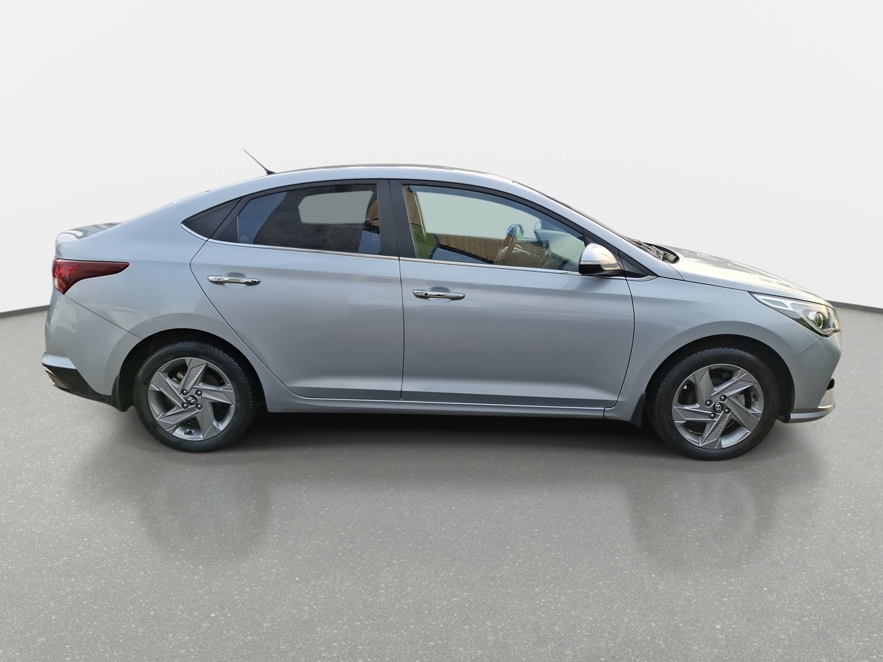 Hyundai Accent — foto 9 de 36