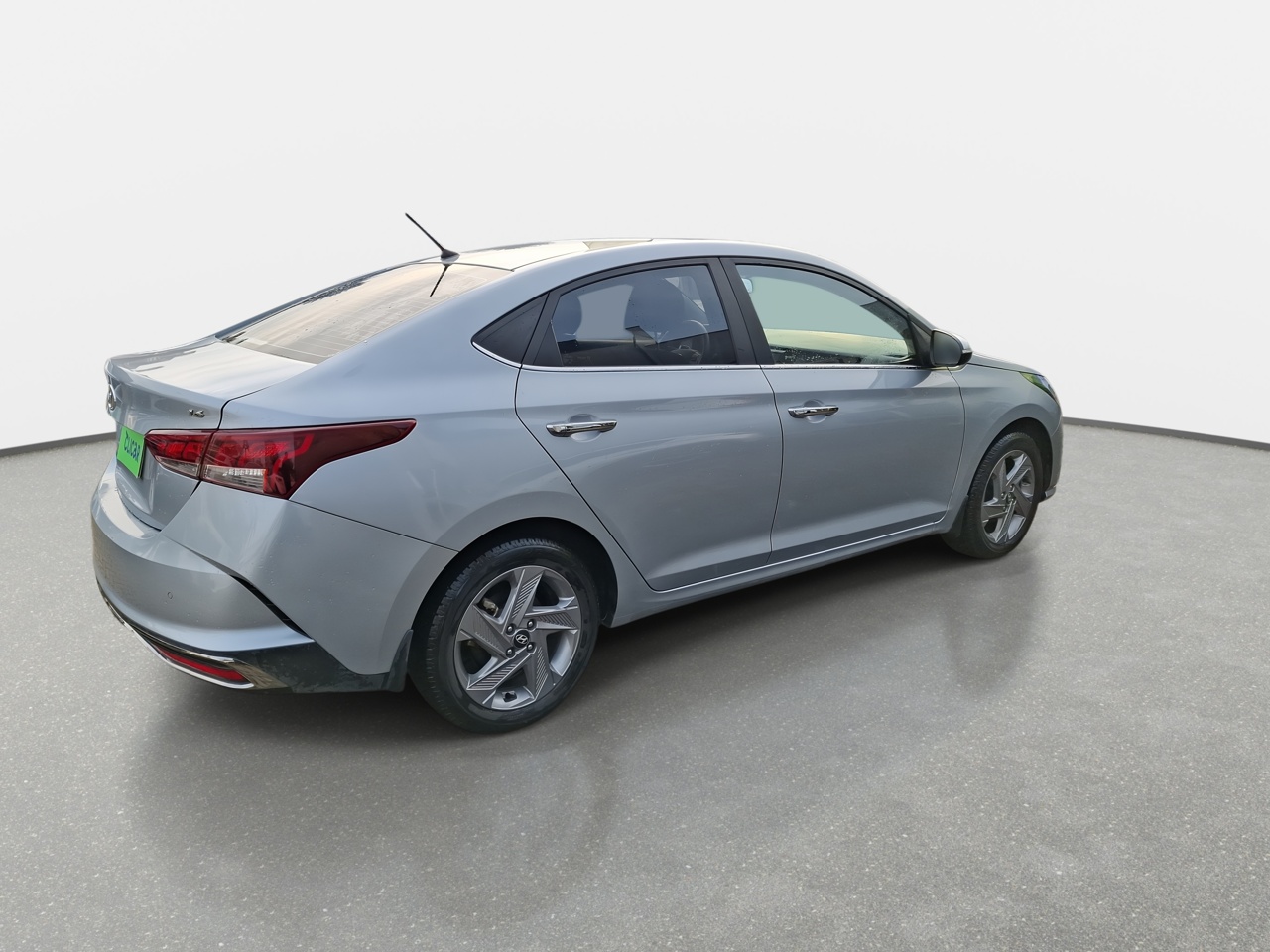 Hyundai Accent — foto 8 de 36