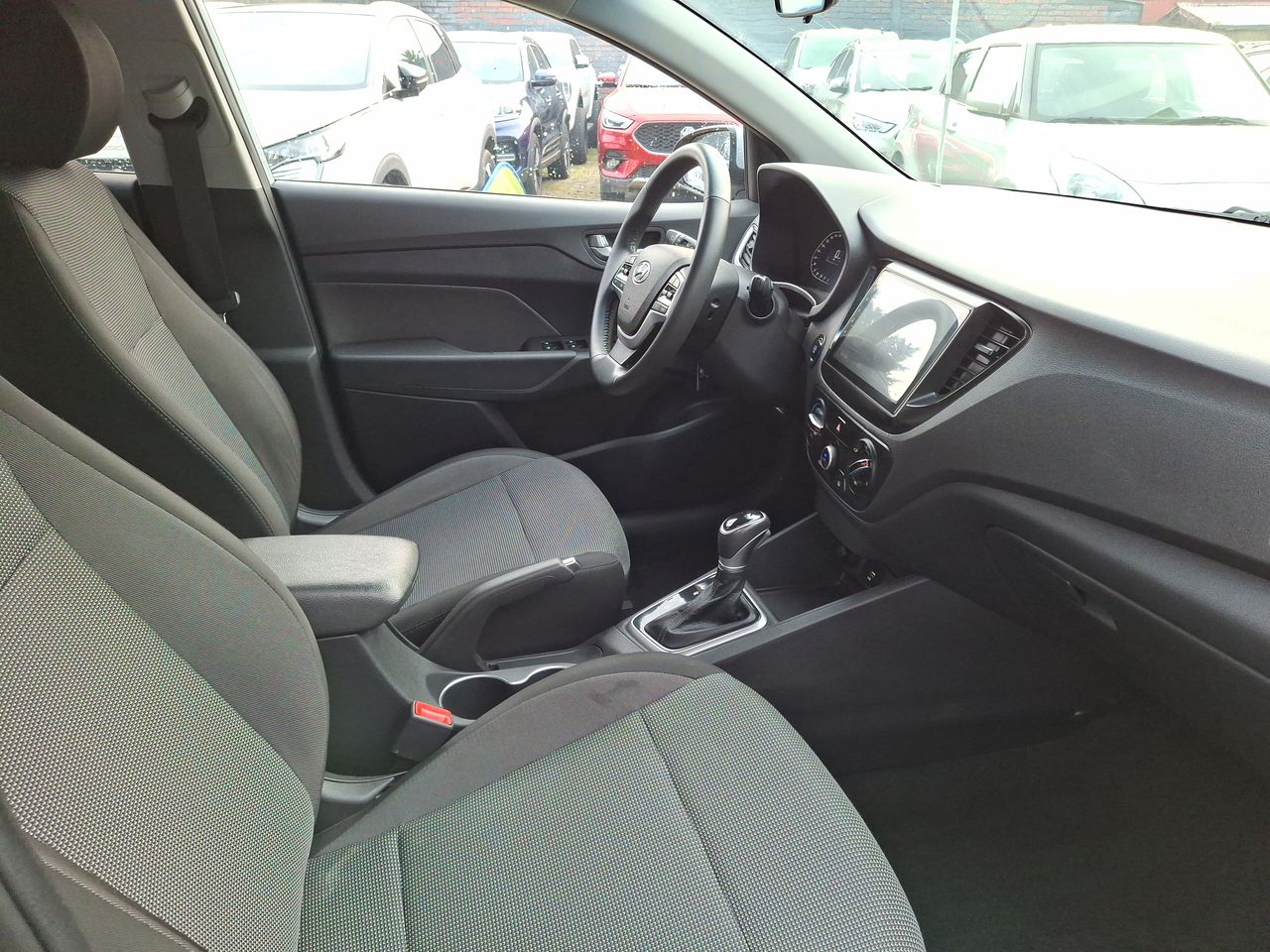 Hyundai Accent — foto 17 de 36