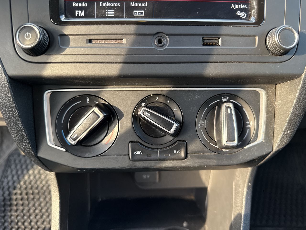 Volkswagen Gol — foto 30 de 34