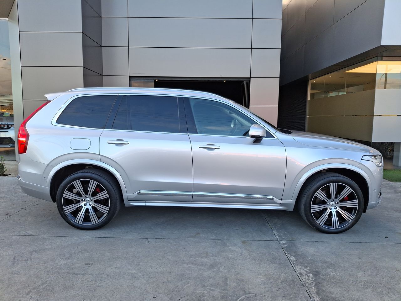 VOLVO - 8