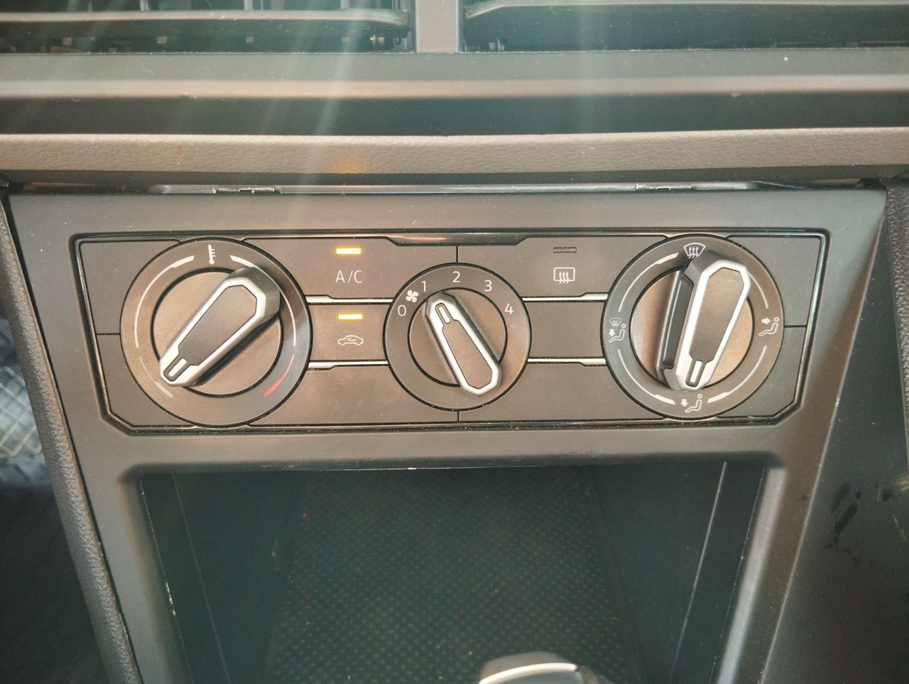 VOLKSWAGEN - 28