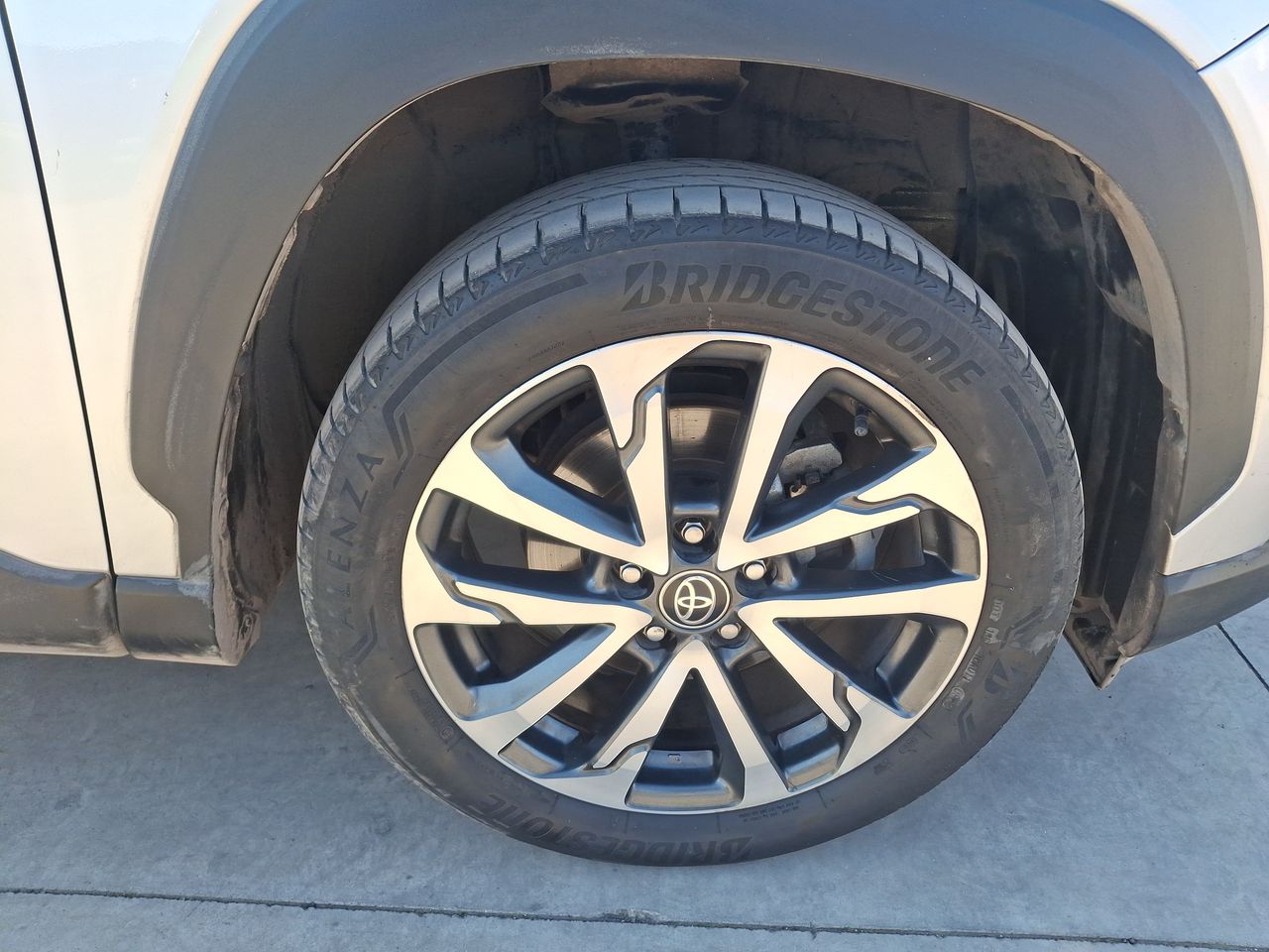 Toyota Corolla Cross — foto 18 de 31
