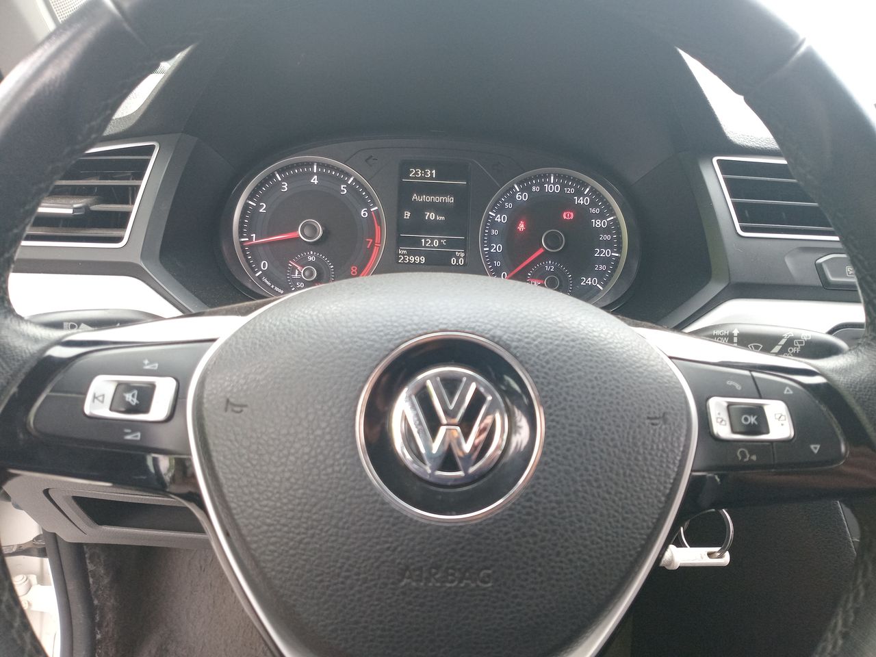 VOLKSWAGEN - 17
