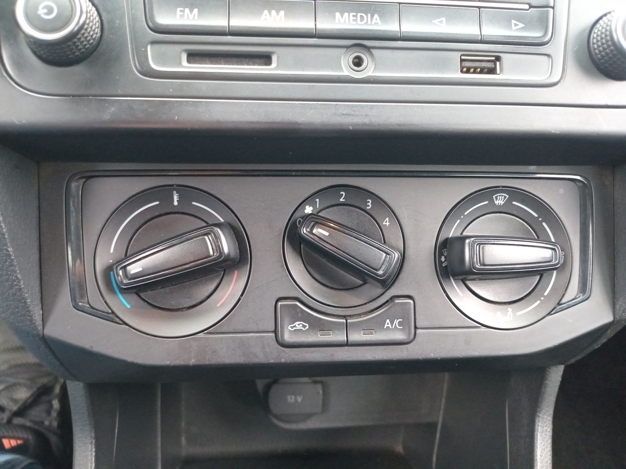 VOLKSWAGEN - 19