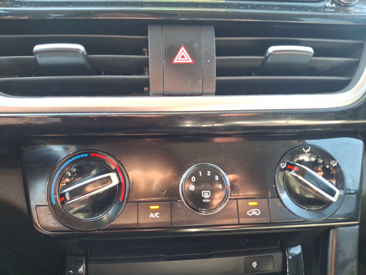 KIA Seltos — foto 29 de 31