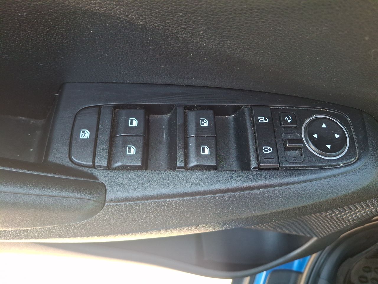 KIA Seltos — foto 23 de 31